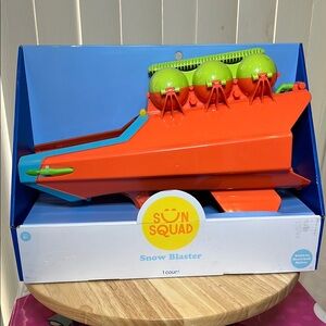 Sun Squad Orange and Green Snow Blaster